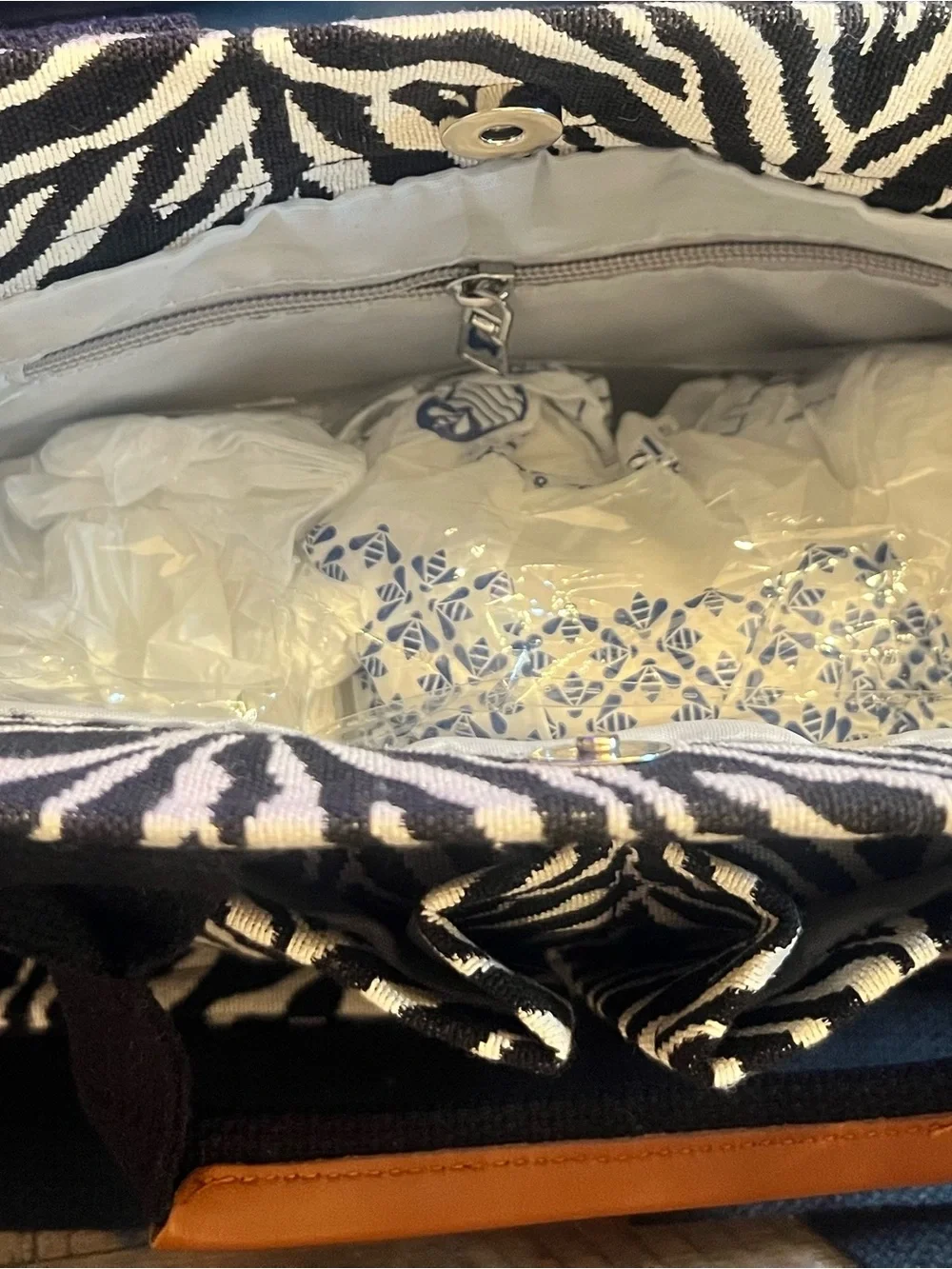 Weinuoshi  Wild Zebra Print Tote Bag with Tan Trim Straps
